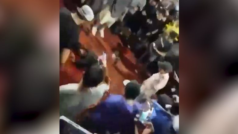 Βίντεο από το άγριο λιντσάρισμα υπόπτων για τη δολοφονία 12χρονης και της γιαγιάς της Βίντεο από το άγριο λιντσάρισμα υπόπτων για τη δολοφονία 12χρονης και της γιαγιάς της