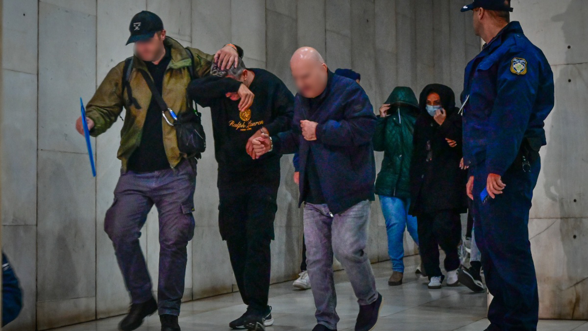 Mr. «Χωριάτικο»: “Ξέπλυμα” μέσω Δανίας, Ισλανδίας και Κέιμαν – Το δίκτυο σε Ρόδο και Μύκονο