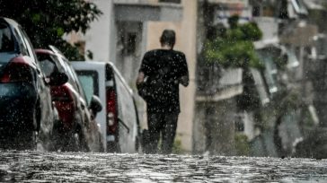 Αττική: «Άνοιξαν οι ουρανοί» – Πώς θα εξελιχθεί η κακοκαιρία