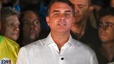 Μαϊάμι: Ο Φλάβιο Μπολσονάρου αυτοανακηρύχθηκε νόμιμος εκλεγμένος πρόεδρος της Βραζιλίας