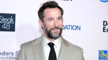 Noah Wyle: Ο 55χρονος ηθοποιός ανακηρύχθηκε ο πιο σέξι άντρας στον κόσμο για το 2026