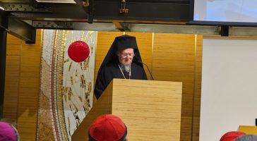 Ο Οικουμενικός Πατριάρχης προσευχήθηκε στον τάφο του πάπα Φραγκίσκου