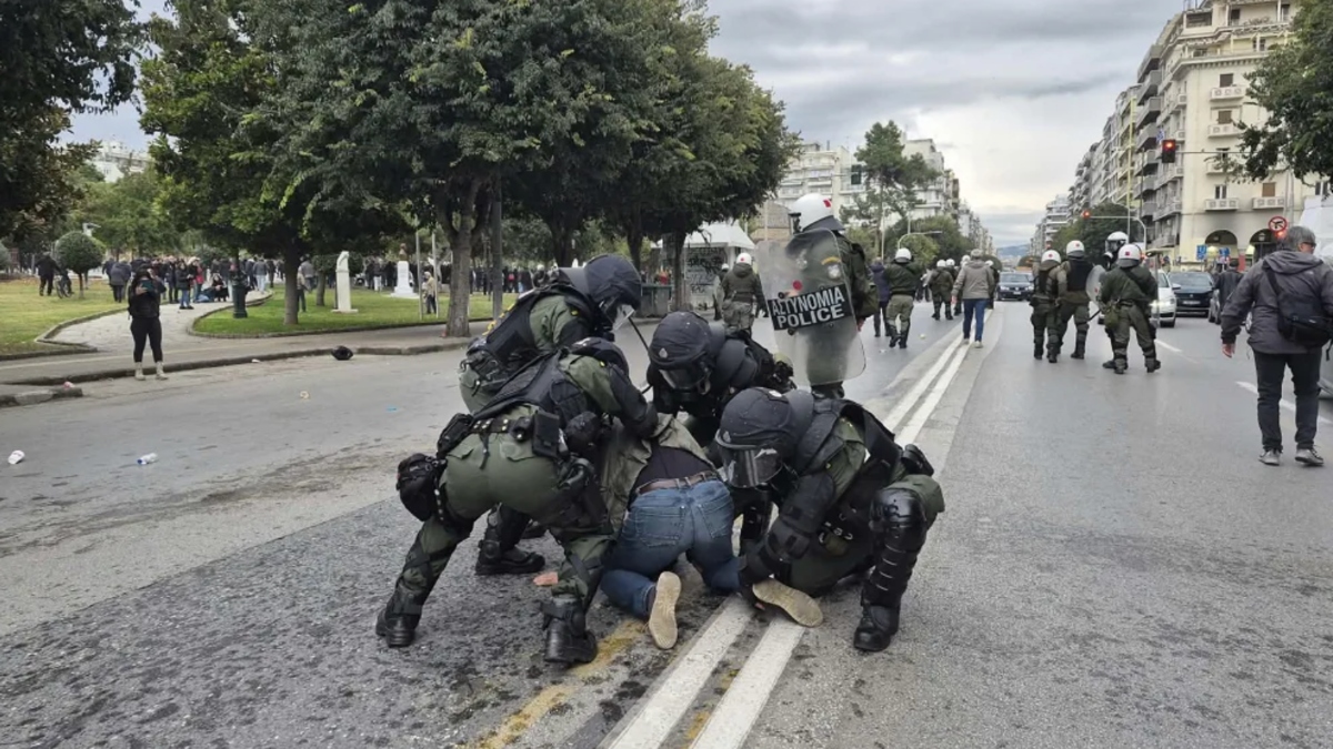 Οργή για την άγρια αστυνομική καταστολή στις διαμαρτυρίες μετά την ομιλία Κασιδιάρη
