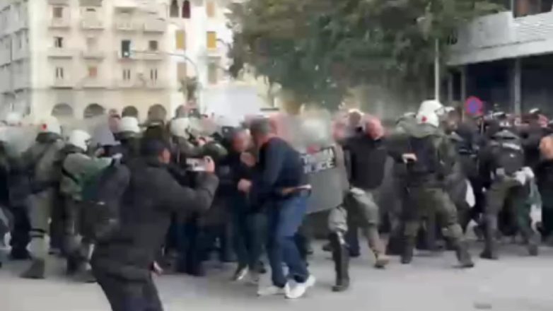 Οργή για την άγρια αστυνομική καταστολή στις διαμαρτυρίες μετά την ομιλία Κασιδιάρη Οργή για την άγρια αστυνομική καταστολή στις διαμαρτυρίες μετά την ομιλία Κασιδιάρη