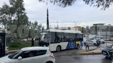 Λ. Βουλιαγμένης: Νεκρή η γυναίκα που παρασύρθηκε από λεωφορείο