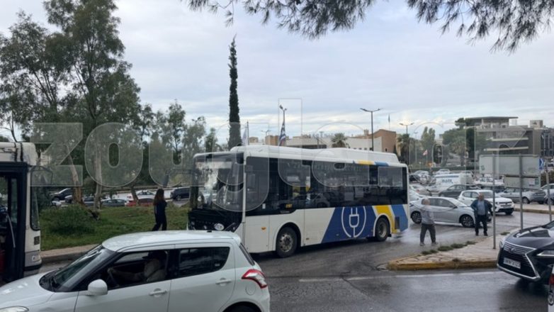 Λ. Βουλιαγμένης: Νεκρή η γυναίκα που παρασύρθηκε από λεωφορείο Λ. Βουλιαγμένης: Νεκρή η γυναίκα που παρασύρθηκε από λεωφορείο