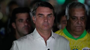 Η επιτετραμμένη της Αργεντινής κλήθηκε για εξηγήσεις μετά τη φυγή του Μπολσονάρου