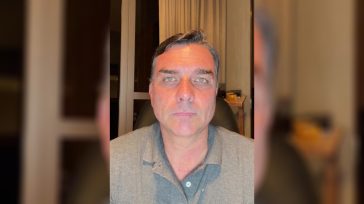 Ο Φλάβιο Μπολσονάρου έφυγε από τη Βραζιλία για να γλιτώσει τη δίωξη