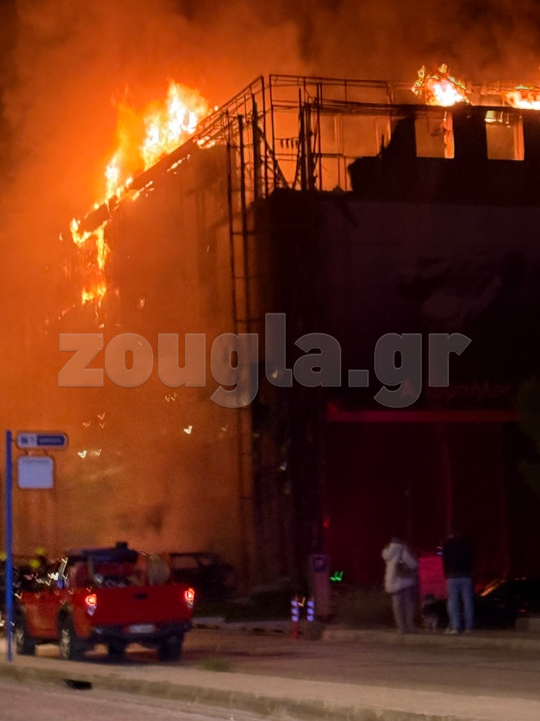 Φωτιά σε αντιπροσωπεία αυτοκινήτων στη Γλυφάδα Φωτιά σε αντιπροσωπεία αυτοκινήτων στη Γλυφάδα
