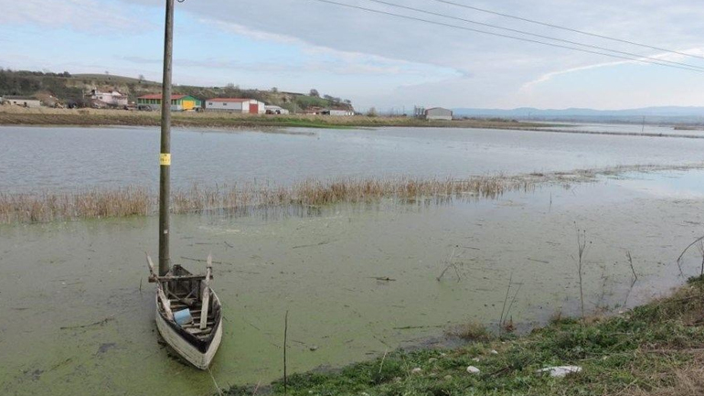 1. Στο λιμάνι της ΔΕΗ  2. Πλημμύρα  3. Ραντεβουδάκι  4. Άνοιξη
