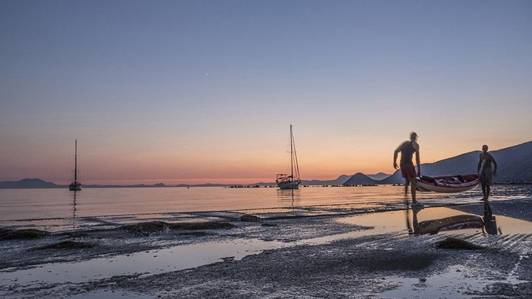 Παραδοσιακό καφενείο/Κωπηλάτες/Τουρίστρια/Τρίτη ηλικία