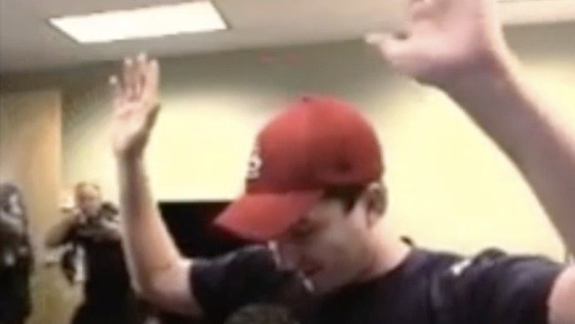 SWAT εισέβαλαν στο σπίτι του ενώ έπαιζε Counter-Strike!