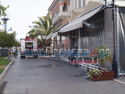 Στις φλόγες πρώην γνωστό καφέ στην Πρέβεζα