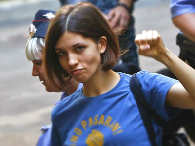 Pussy Riot κατά Πούτιν για το Boeing