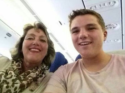 Η τελευταία φωτογραφία μητέρας και γιου πριν τη συντριβή