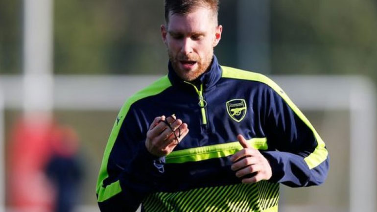 Στην Άρσεναλ και του χρόνου ο Μερτεσάκερ