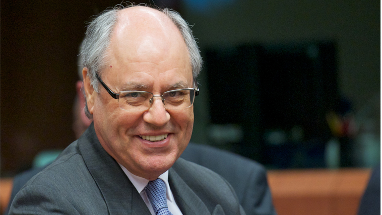 Έντουαρντ Σικουλίνα: Η αναπροσαρμογή του ελληνικού χρέους δεν περιλαμβάνει «κούρεμα»