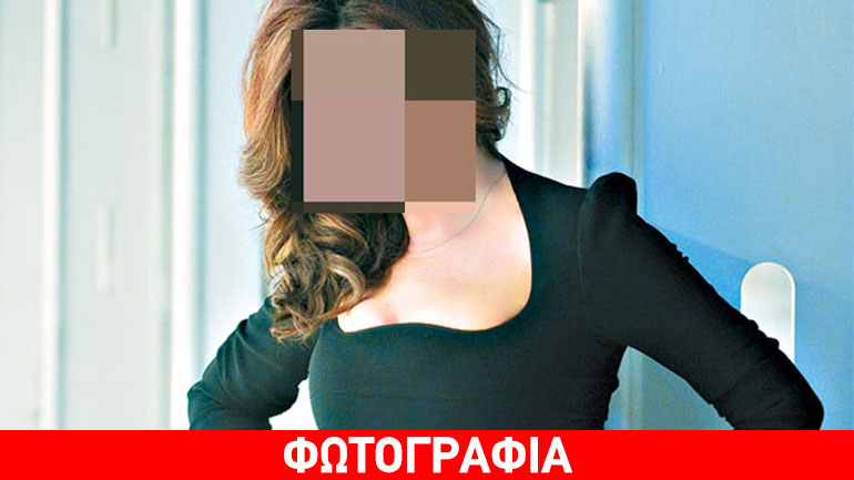 Ξεχάστηκε και βγήκε στη σκηνή μόνο με το καλσόν της…