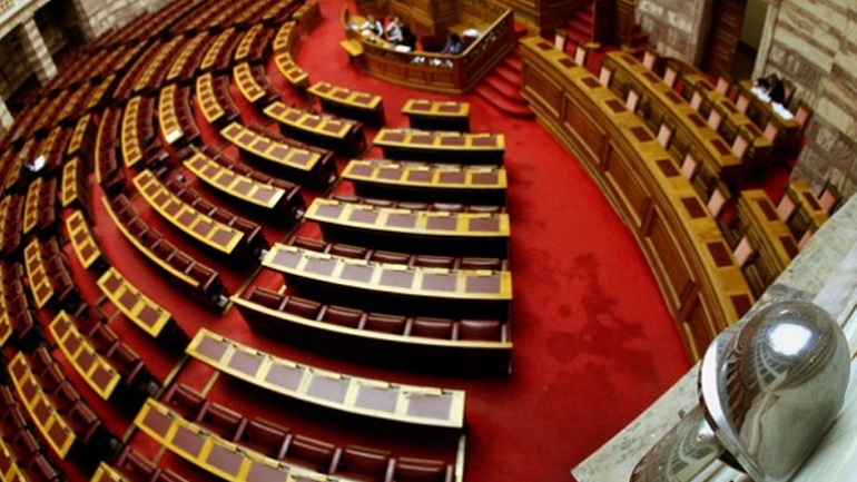 Το βράδυ ψηφίζεται το πολυνομοσχέδιο για τους πλειστηριασμούς