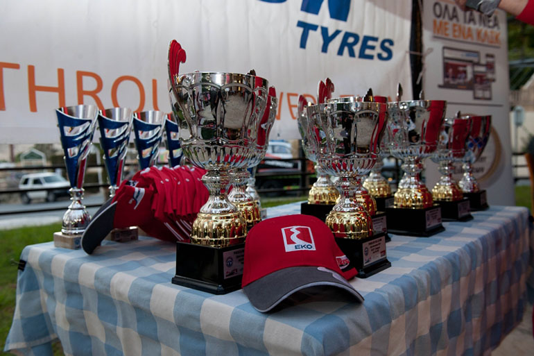 Τα κύπελλα των διακριθέντων οδηγών...