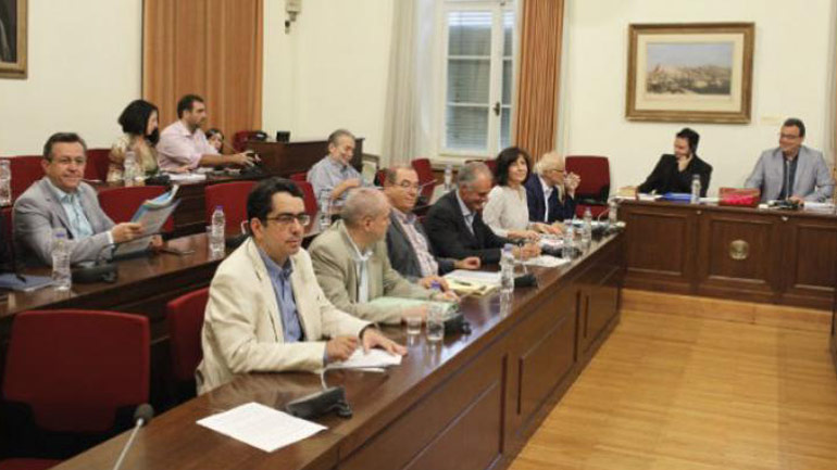 Εντάσεις στην Εξεταστική για τα δάνεια σε κόμματα και ΜΜΕ