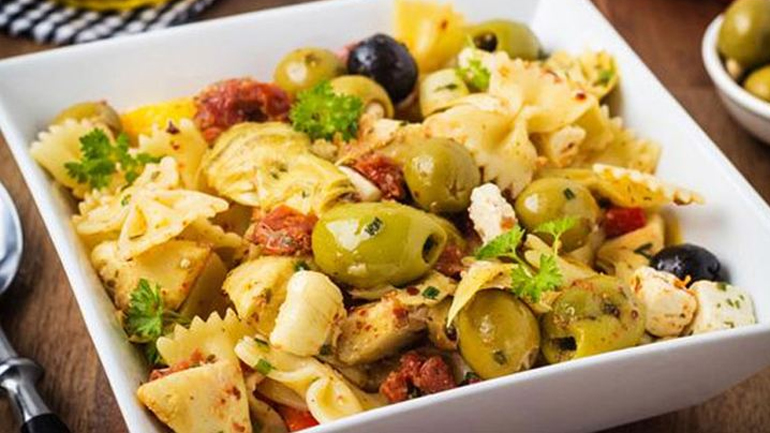 Μεσογειακή μακαρονοσαλάτα