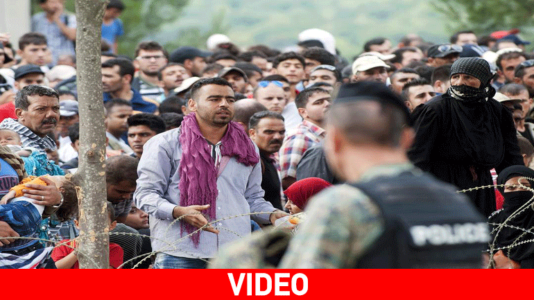 Ο 21χρονος εθελοντής που ταξιδεύει μαζί με τους πρόσφυγες