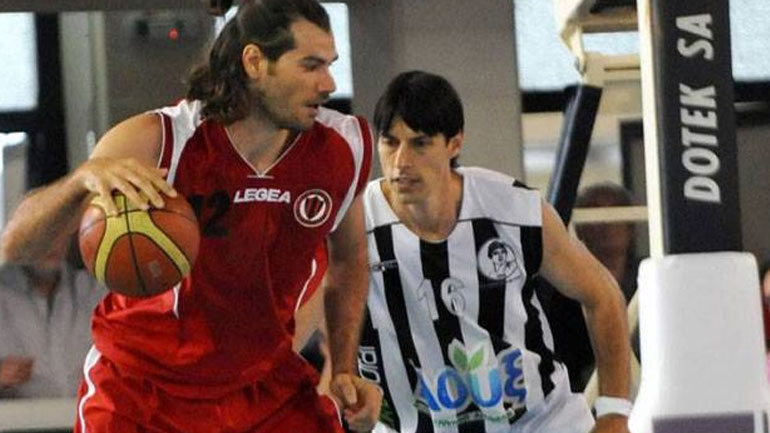 Κλέβει την παράσταση ο Τόλης Κουτρούλιας