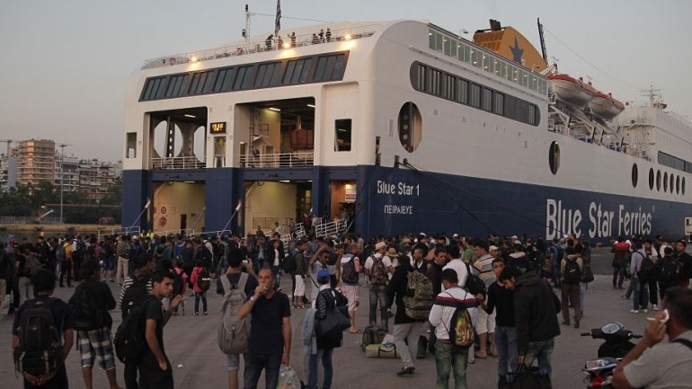 Έφτασαν Πειραιά χίλιοι πρόσφυγες – το απόγευμα άλλα δύο πλοία