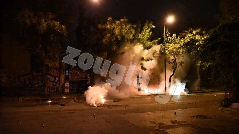 Επίθεση με μολότοφ στο ΑΤ Εξαρχείων