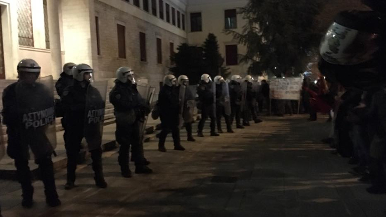 Ιωάννινα: Τραυματίστηκε ο αστυνομικός Διευθυντής κατά την διάρκεια των επεισοδίων