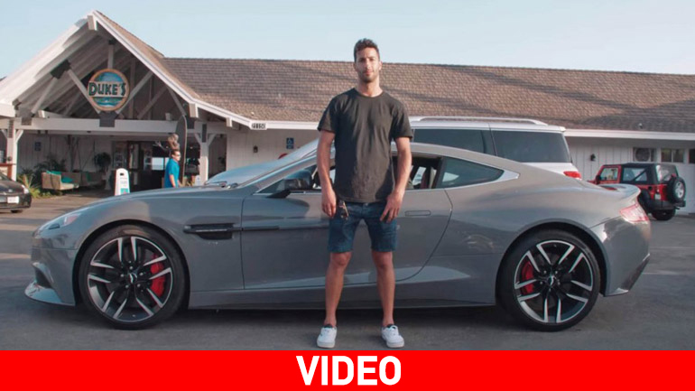 Ο Ricciardo παίζει με μια Aston Martin