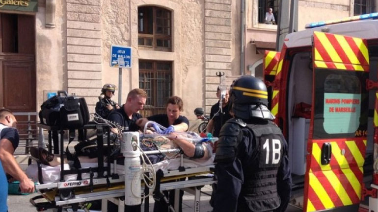 Μάχη για να κρατηθεί στη ζωή δίνει Άγγλος οπαδός