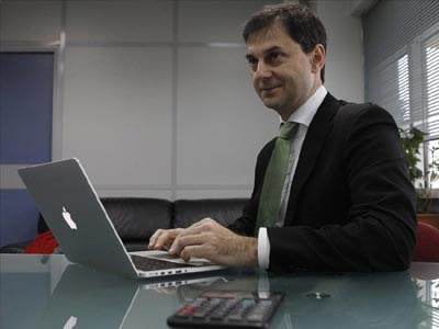 Τι απαντά ο Θεοχάρης στις καταγγελίες Σούρλα για τους φοροφυγάδες