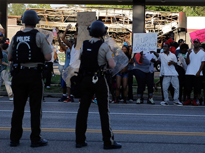 ΗΠΑ: Αίρεται η απαγόρευση κυκλοφορίας στο Φέργκιουσον