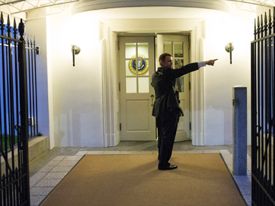 Πυρά Λευκού Οίκου κατά των Μυστικών Υπηρεσιών