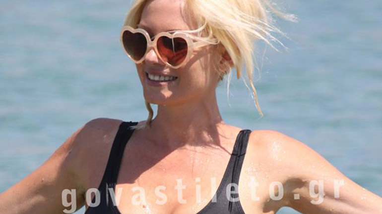 Η άσεμνη χειρονομία της Τζούλιας Αλεξανδράτου στη Μύκονο