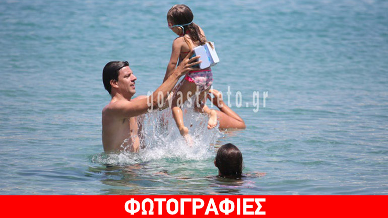 Τάκης Φύσσας: Σε υδάτινα παιχνίδια με τις κόρες του όπως δεν τον έχουμε ξαναδεί