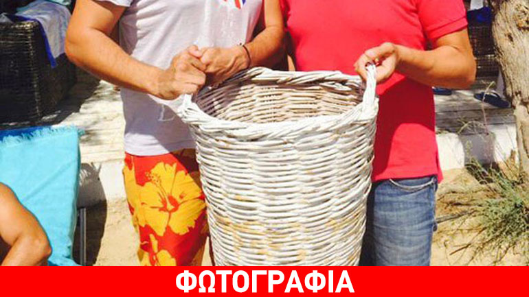 Σε απόγνωση γνωστοί παρουσιαστές «συνελήφθησαν» να πουλάνε κουλούρια Σε απόγνωση γνωστοί παρουσιαστές «συνελήφθησαν» να πουλάνε κουλούρια