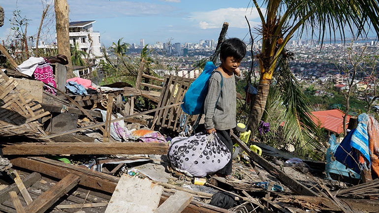 Φιλιππίνες: Πάνω από 300 νεκρούς άφησε πίσω του ο τυφώνας Ράι