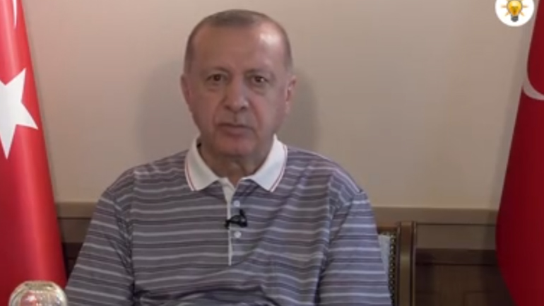 «Κλείνουν τα μάτια» του Ερντογάν και οι φήμες για την υγεία του οργιάζουν