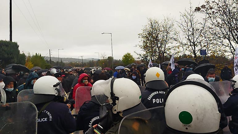 Κοζάνη: Επεισόδια μεταξύ διαδηλωτών και αστυνομίας για την επίσκεψη Μητσοτάκη