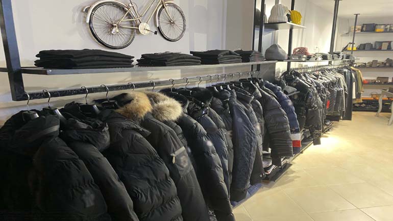 Θεσσαλονίκη: Συνελήφθη 44χρονος που πουλούσε «μαϊμού» ρούχα και παπούτσια