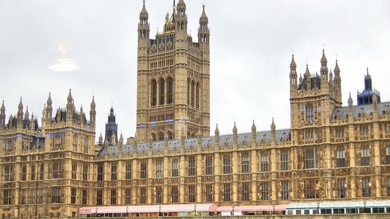 Βρετανία: Η κυβέρνηση μπλοκάρει την ψηφοφορία επί της πρότασης δυσπιστίας των Εργατικών