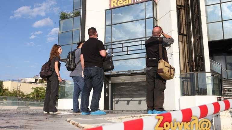 Δύο οι ύποπτοι της επίθεσης στο Real Group – Οι κάμερες ασφαλείας κατέγραψαν τις κινήσεις τους