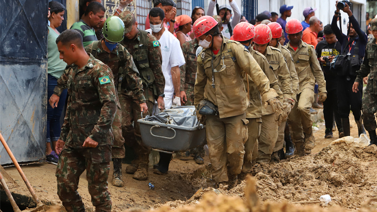 Βραζιλία: Στους 106 οι νεκροί από τις καταρρακτώδεις βροχές