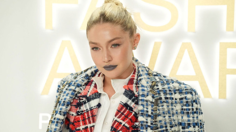 Gigi Hadid: Υιοθέτησε την τάση των dark lips και έκλεψε τις εντυπώσεις