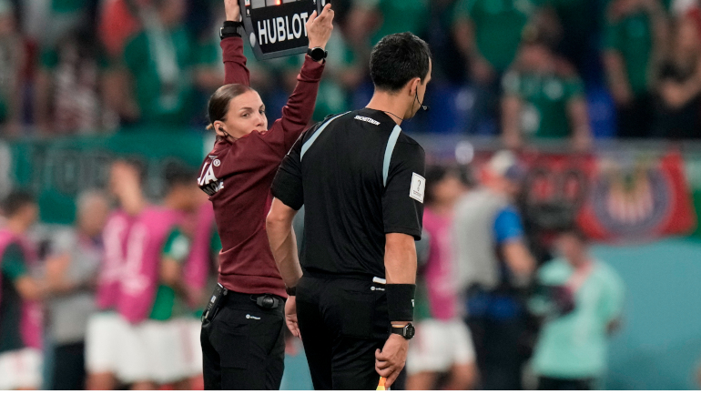 Μουντιάλ 2022: Γράφει ιστορία η Φραπάρ – Πρώτη γυναίκα διαιτητής που θα σφυρίξει σε Παγκόσμιο Κύπελλο