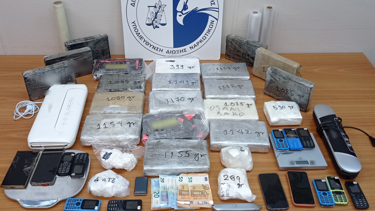 Συνελήφθησαν δύο άτομα για κατοχή, διακίνηση και εμπορία ναρκωτικών στην Αττική- Κατασχέθηκαν 23 κιλά κοκαΐνης