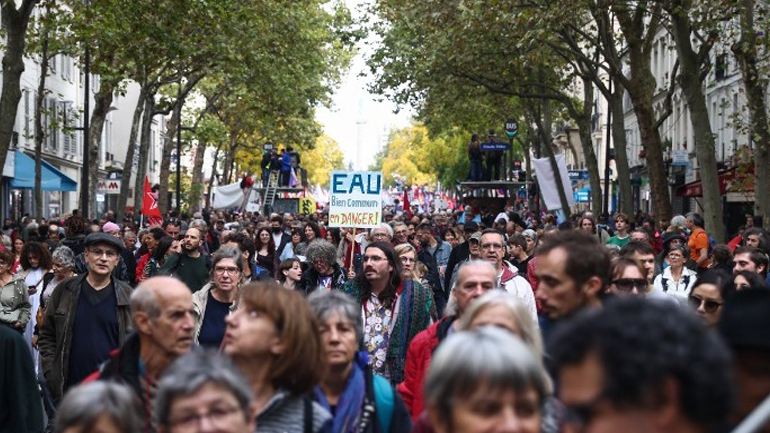 Διαδήλωση στο Παρίσι κατά της ακρίβειας με φόντο την έλλειψη καυσίμων